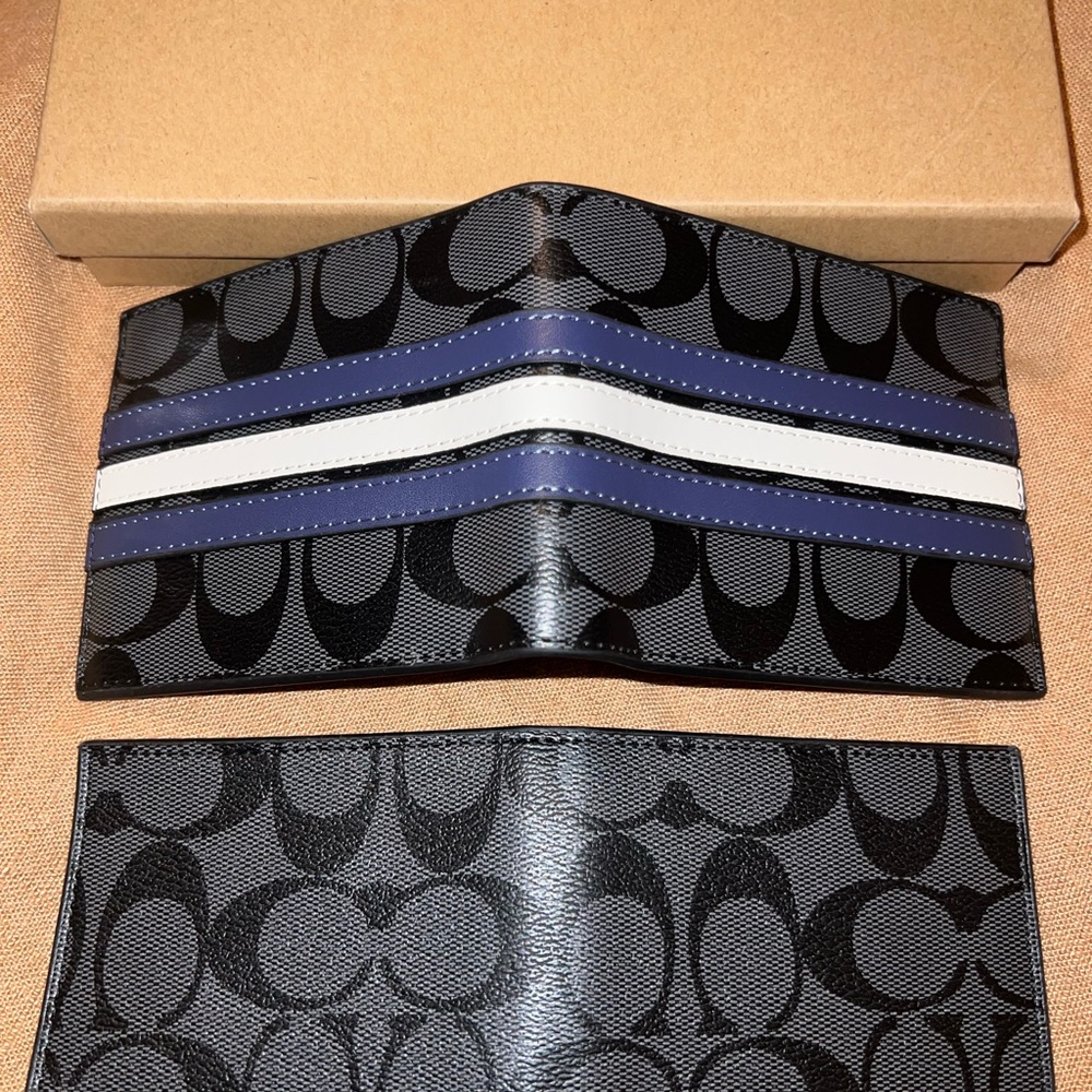 New Coach Men’s Varsity Classic Logo Black Leather Wallet with Expanding Insert - Picture 3 of 4